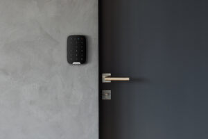 Clavier numérique AJAX KeyPad Noir en situation