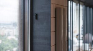Détecteur de bris de vitre Ajax GlassProtect Noir en situation 1