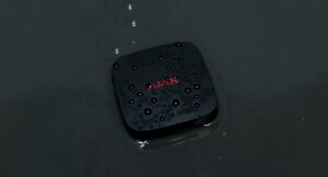Alarme inondation AJAX LeaksProtect Noir en situation